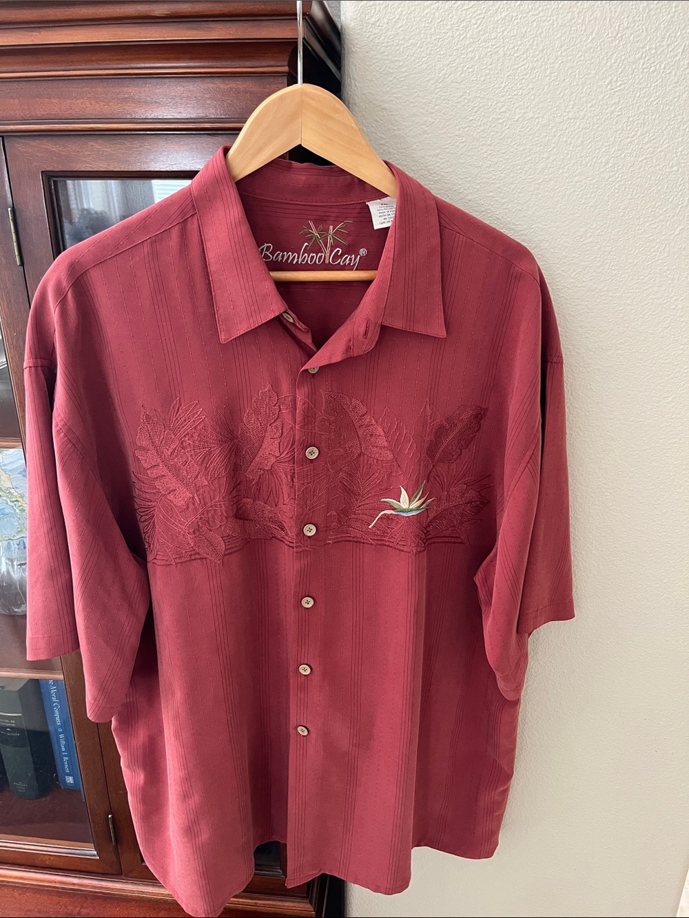 BAMBOO CAY Men's Short-Sleeve Burgundy Embroidered Button-Down Shirt